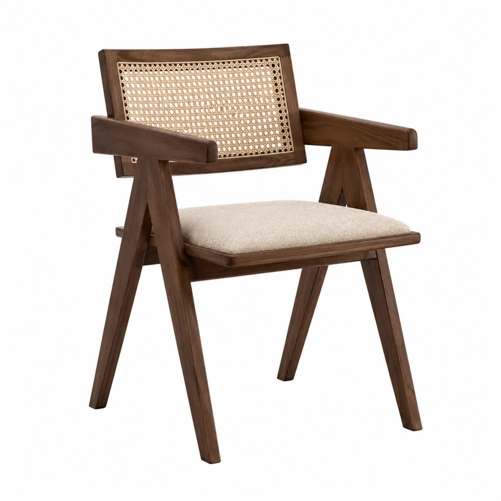 Silla de madera con respaldo de ratán y asiento de lino beige