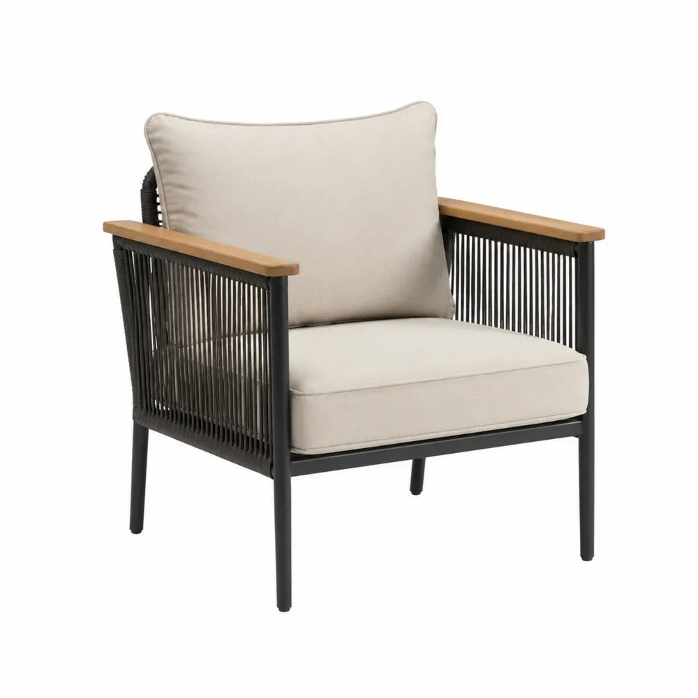 Silla de exterior de acero con brazos de madera en beige