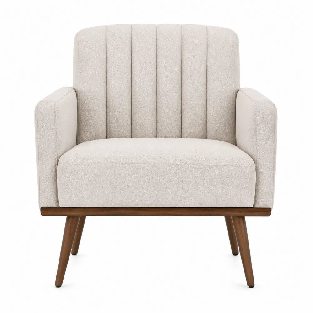 Sillón individual de tela beige con patas de madera