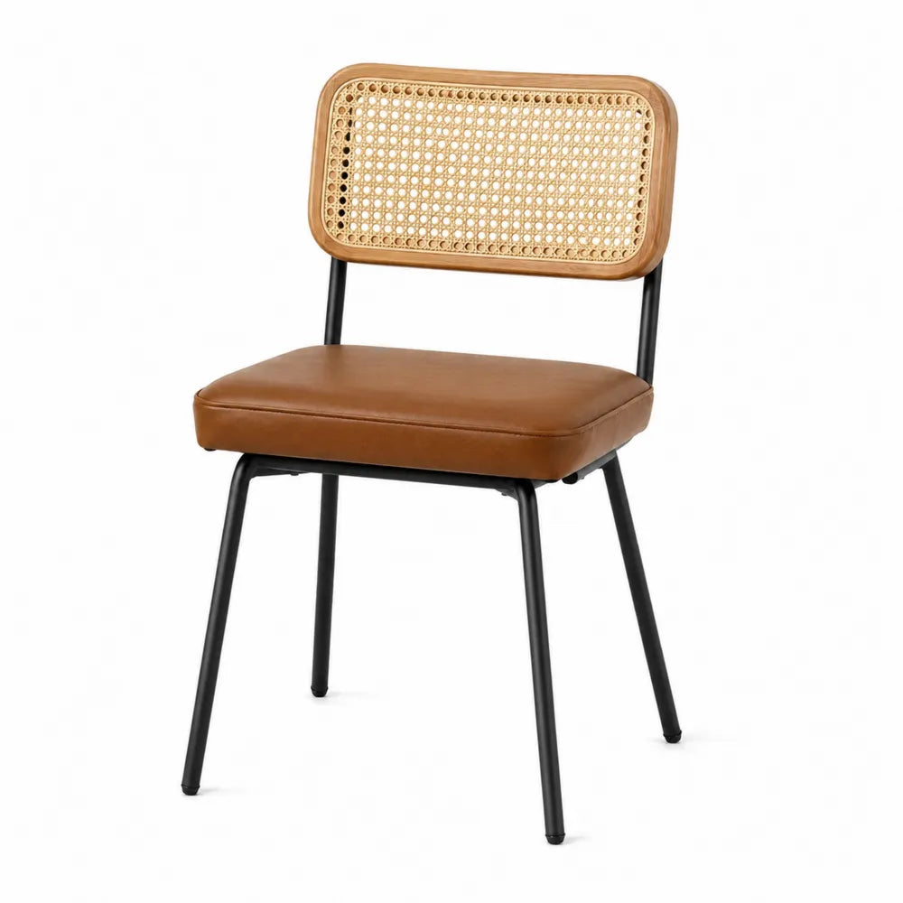 Silla de piel sintética marrón y ratán con patas de metal negras